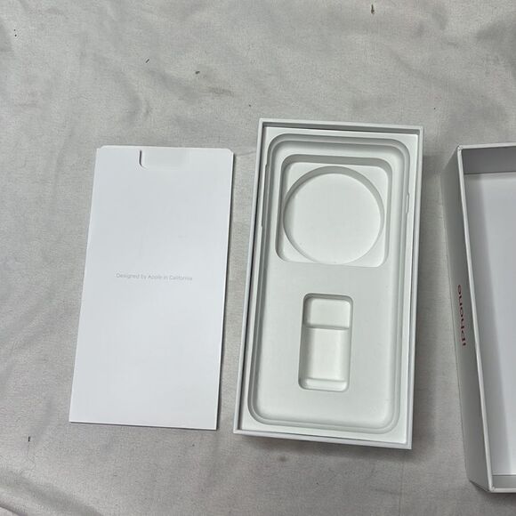 iPhone 7 Red 128 GB Box Only. - Picture 6 of 9